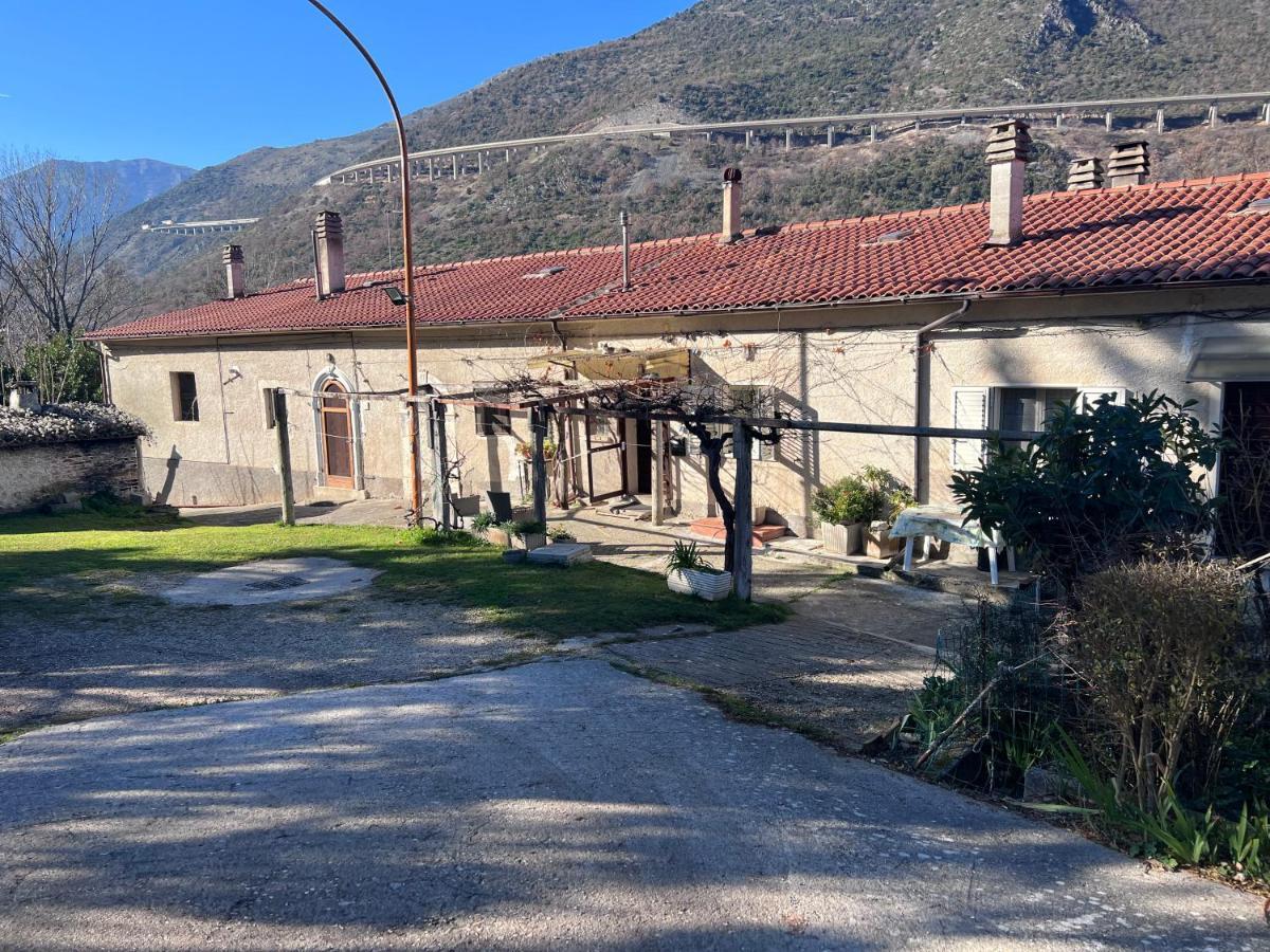 Il Rustico Due A Bugnara Nella Valle Del Sagittario Sulmona Exterior photo